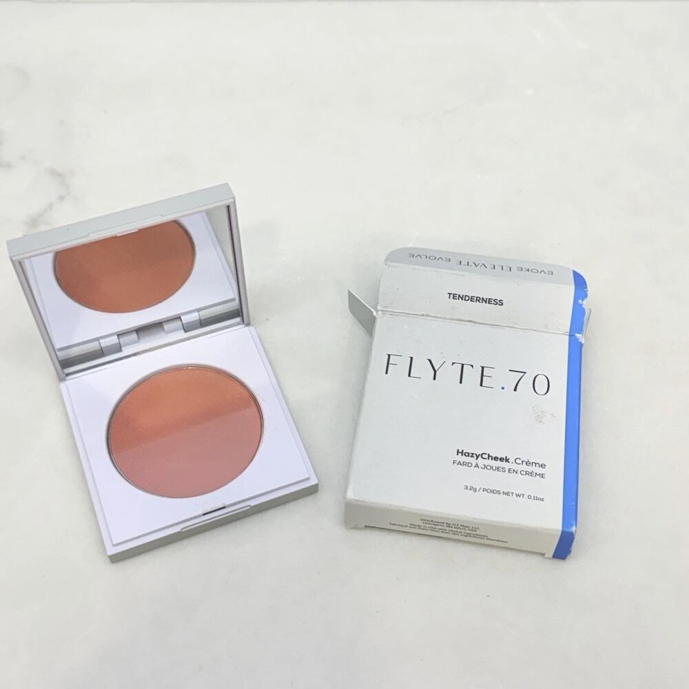 Flyte .70 Pressed Hazy Cheek Blush in the shade Tenderness NEW